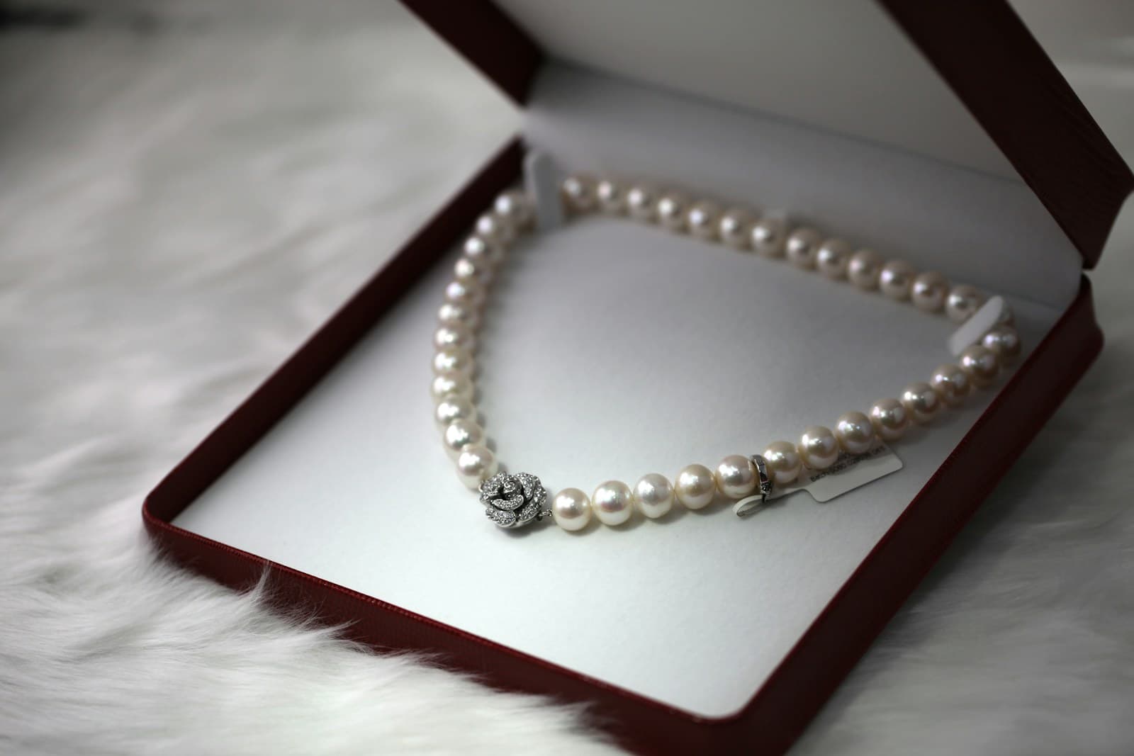 A pearl necklace in a presentation case.